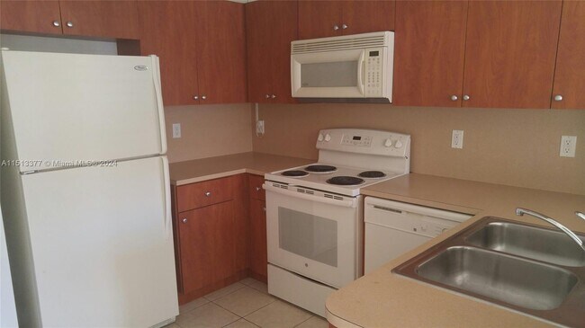 Building Photo - 4909 Spinnaker Dr