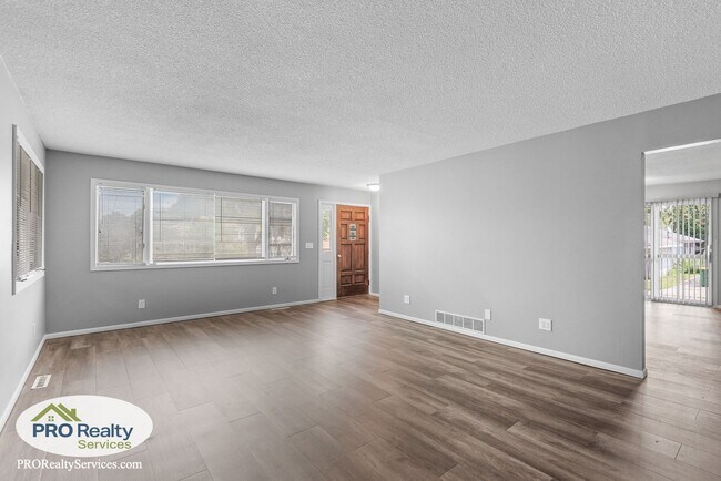 Foto del edificio - 5 Bedroom Home in Crystal