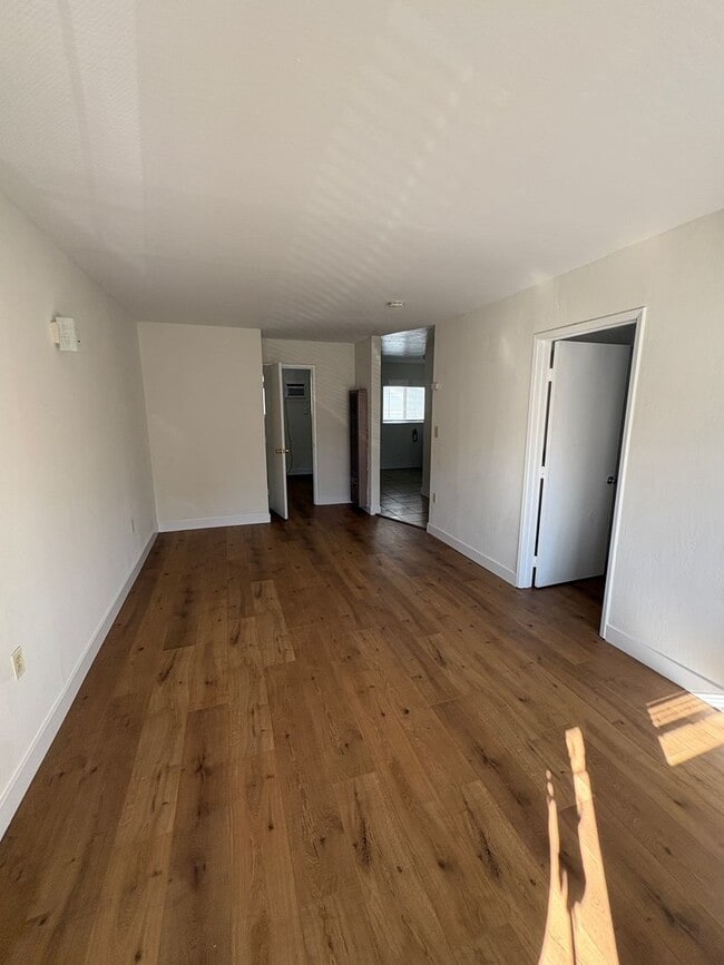 Building Photo - 1621 Sacramento Ave