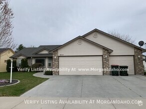 Building Photo - 3014 N High Desert Wy