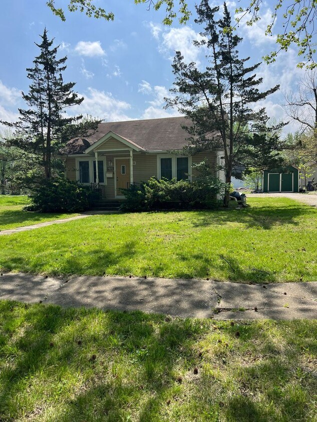 Primary Photo - 3 Bed 2 Bath