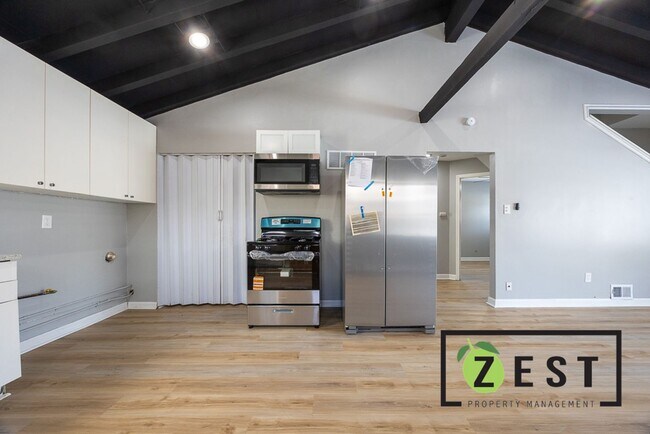 Foto del edificio - OPEN HOUSE 1/17! 1PM-1:30PM! Gorgeous 3 BED 1 BATH! $1,595