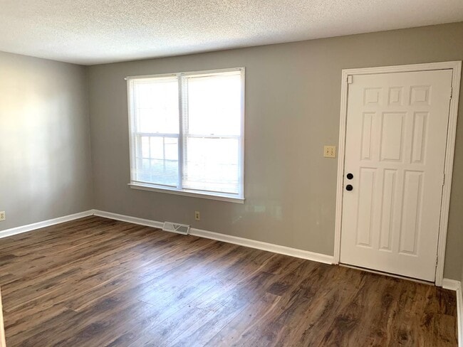 Building Photo - 2425 Pendleton Dr