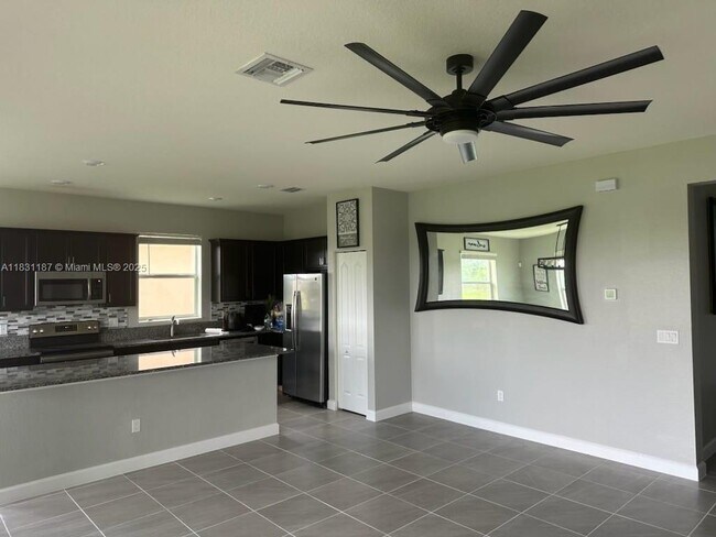 Building Photo - 8159 NW Greenbank Cir