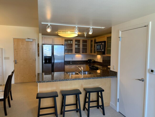 Foto del edificio - Fully Furnished 1 Bed-1BathPet Friendly Un...