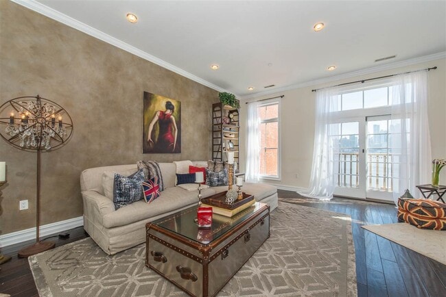 Building Photo - 8 Regency Pl