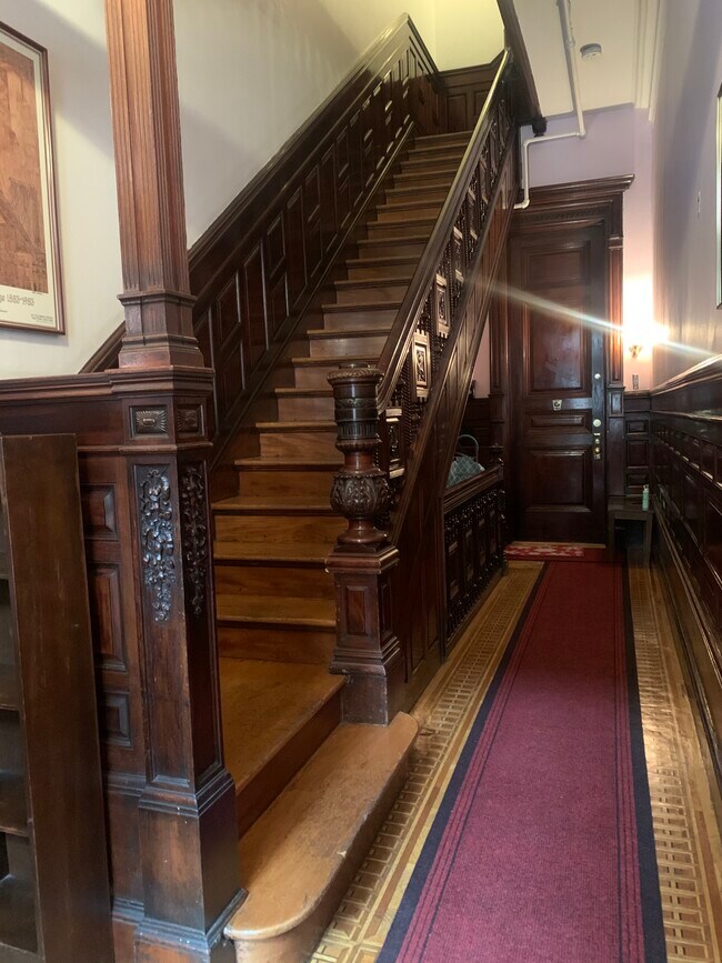 Historic brownstone lovingly maintained by family. - 136 Joralemon St