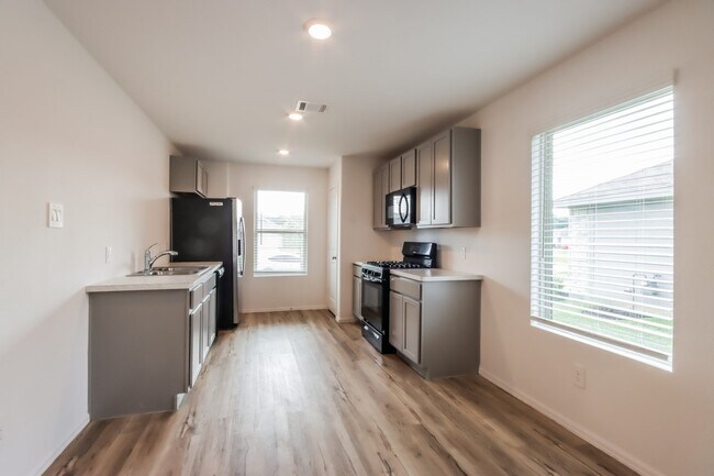 Foto del edificio - 17599 Longwood Trce Ln