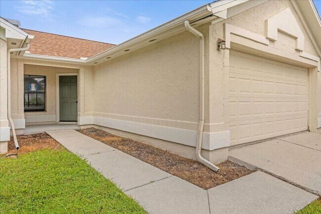 Building Photo - 1043 Hornbeam St
