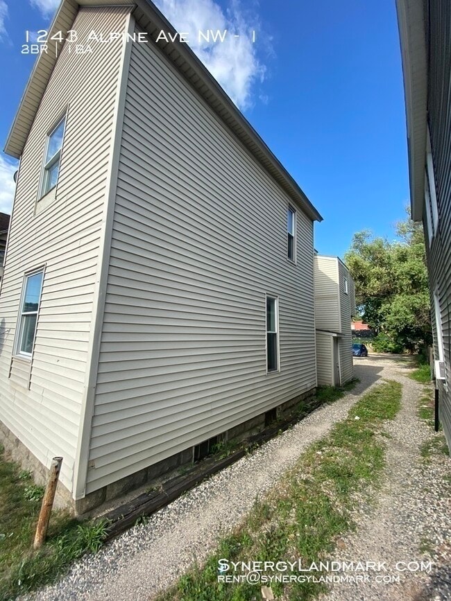 1241 Alpine Ave NW, Grand Rapids, MI 49504 House Rental in Grand