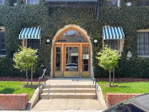 Building Photo - 611 Cloverdale Ave