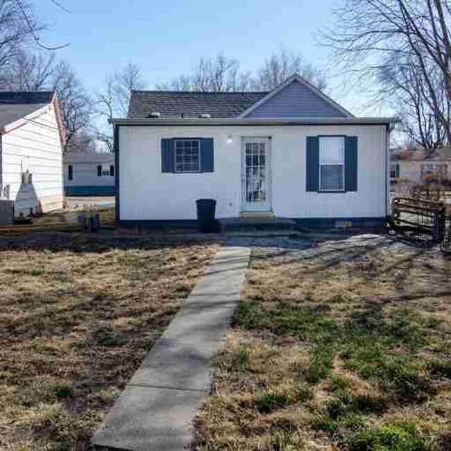 Building Photo - Cozy 2 Bedroom Home