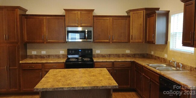 Building Photo - 3833 Streamside Dr