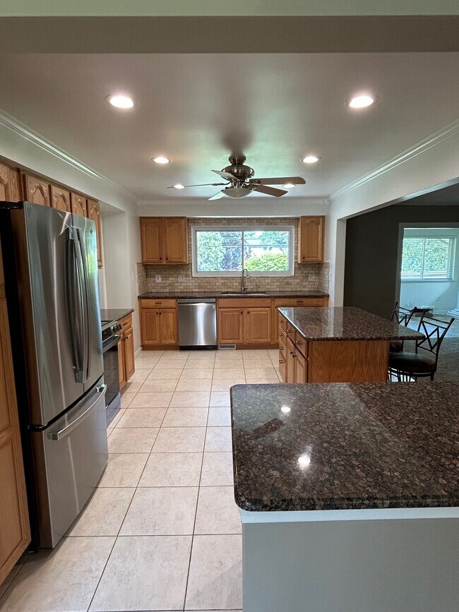 Kitchen - 2558 Avonhurst Dr