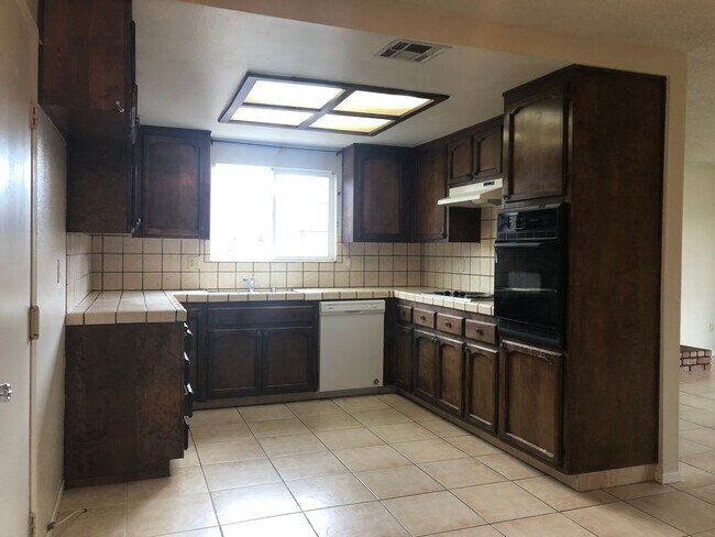 Foto del edificio - Walking distance to CSU Stanislaus