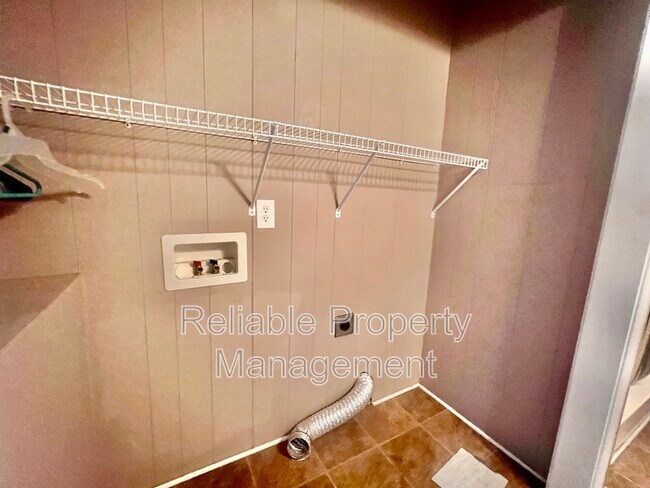 Foto del edificio - 1638 Evans Rd