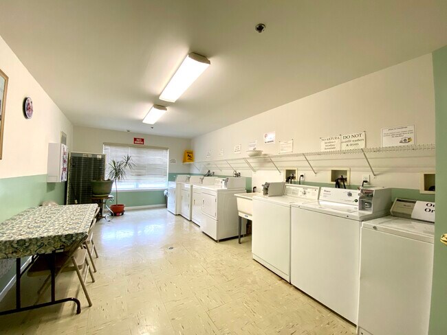 Foto del edificio - 1020 W Elizabeth Ave