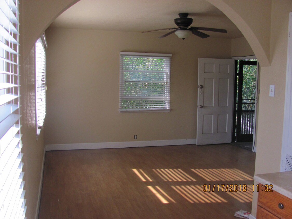 living area - 254 Santa Ana Ave