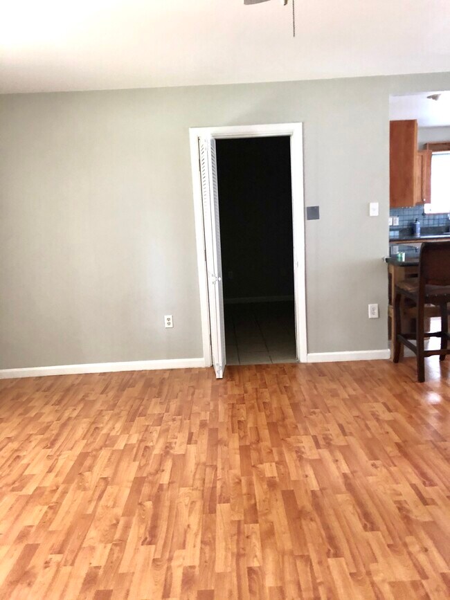 Entrada del lavadero - 343 Huntington Dr