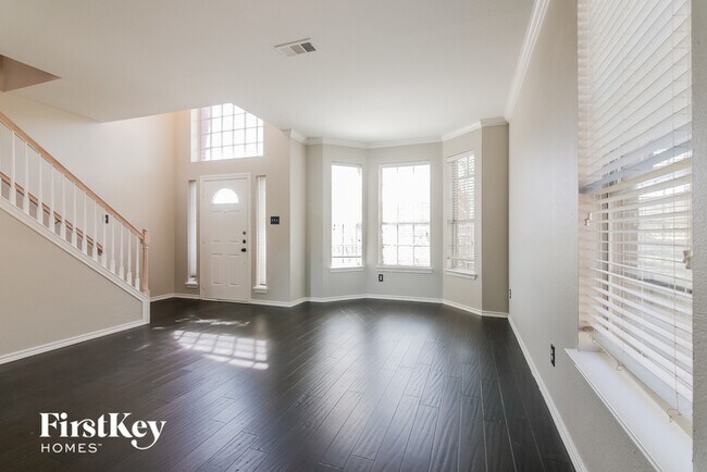 Foto del edificio - 6605 Sandgate Dr