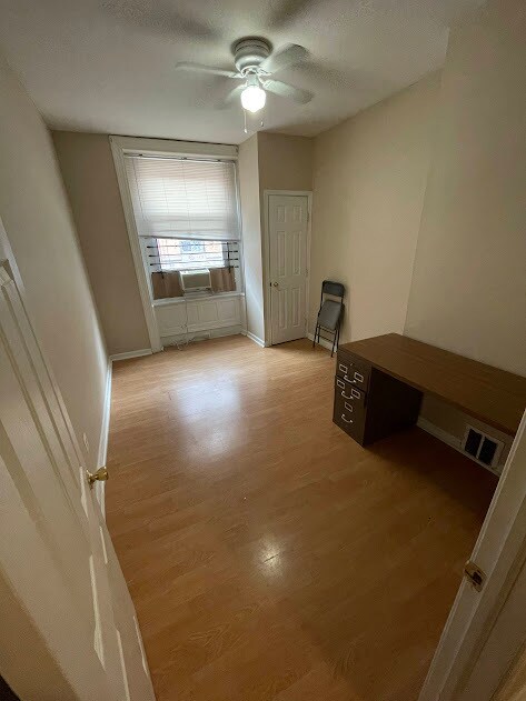 1855 Apt 1: Bedroom - 1855 N Willington St