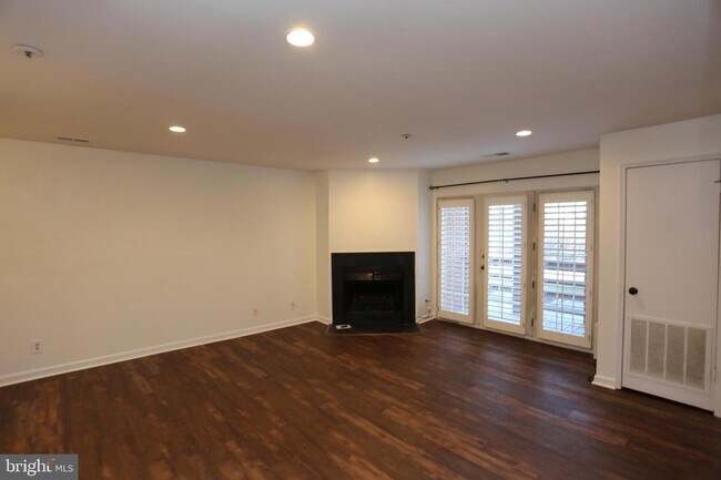 Foto del edificio - 4942 Columbia Rd