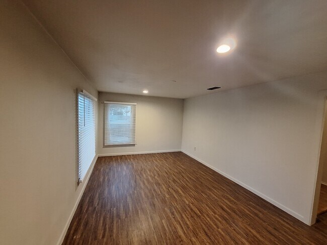 Building Photo - 2312 Fincher Rd