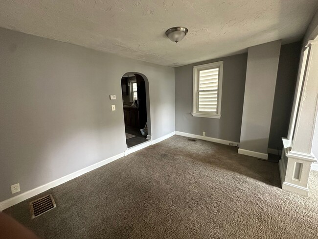 Comedor - 21 Girard Ave