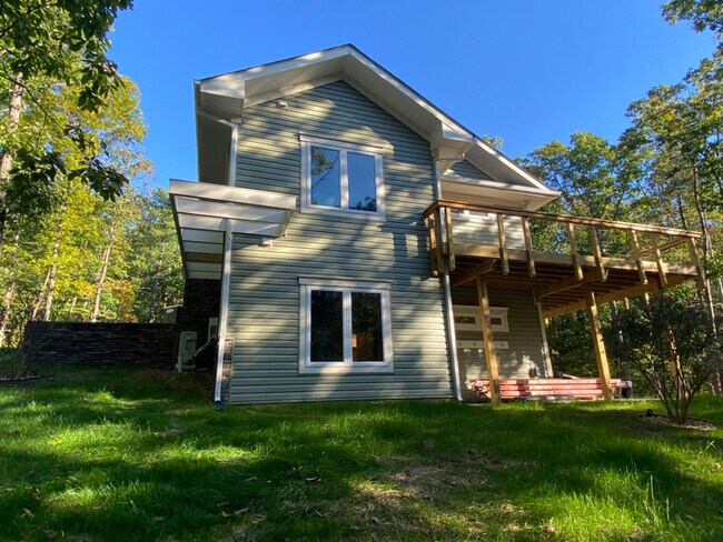 Building Photo - 515 Lakeview Dr