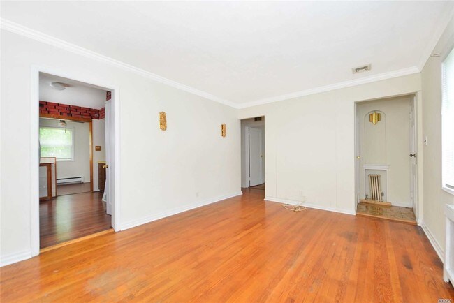 Foto del edificio - 1043 Denton Ave