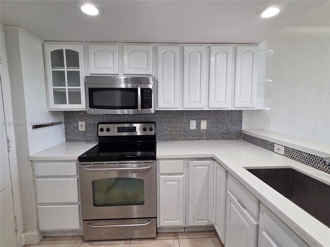Building Photo - 9001 SW 77th Ave
