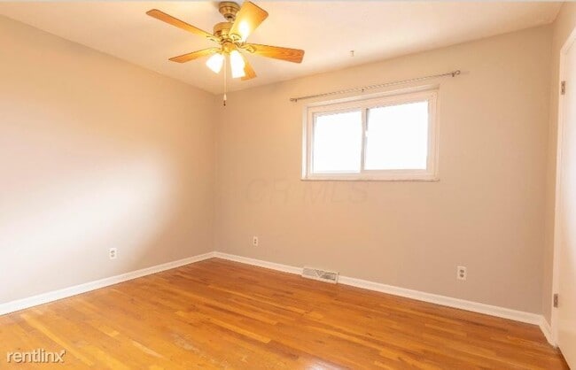Building Photo - 2 br, 1.5 bath Townhome - 1897 Willoway Cir N