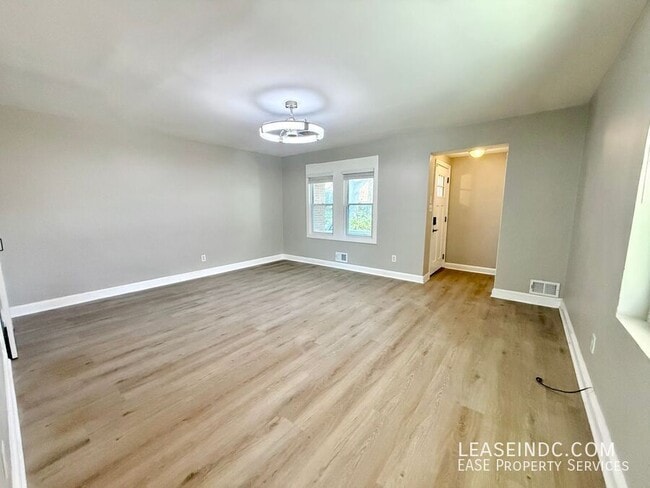 Foto del edificio - 733 Crittenden St NE