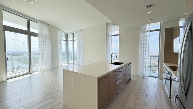 Building Photo - 2000 Metropica Wy