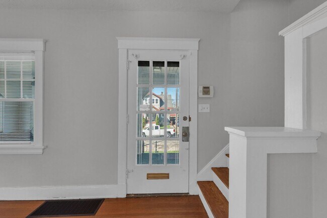 Foto del edificio - NORWOOD – Stunning Old-World Charm with Modern Comforts