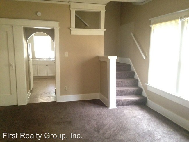 Building Photo - 212-214 W Parkwood Dr