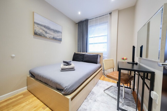 Building Photo - 5 W 101st St