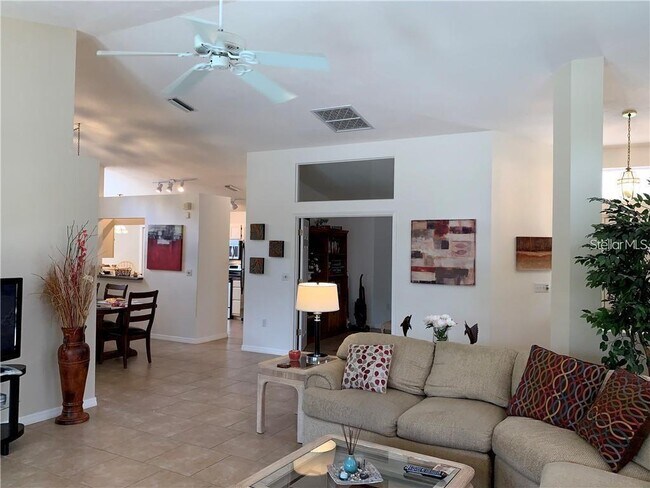 Foto del edificio - 4810 Raintree St Cir E