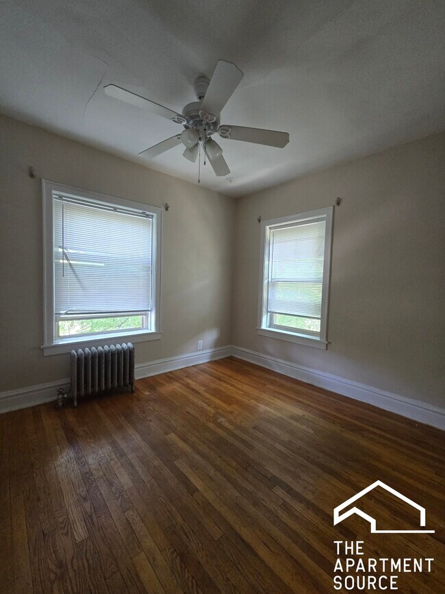 Building Photo - 918 Reba Pl