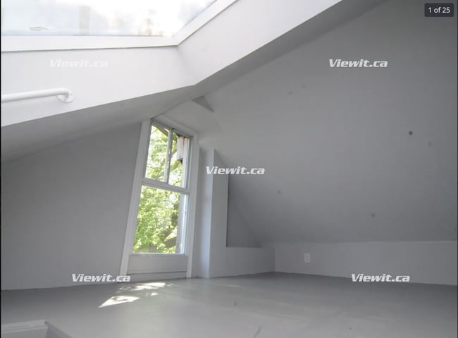 Building Photo - Bright  1 Bedroom Apartment In The Heart Of The Beaches.