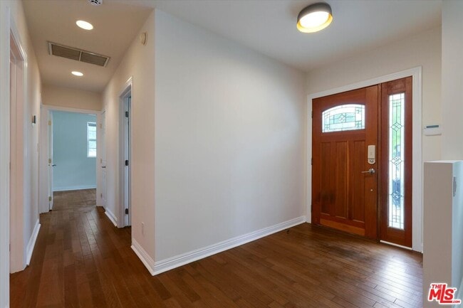 Building Photo - 22750 Clarendon St