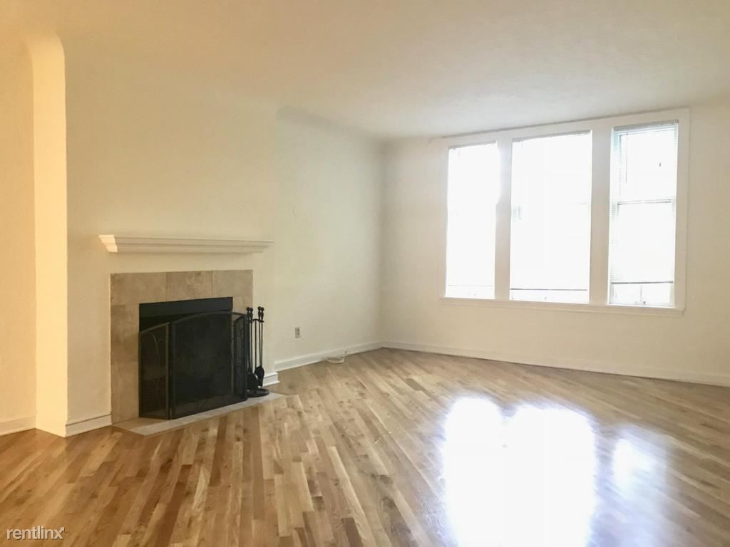 Primary Photo - 15700 Van Aken Blvd
