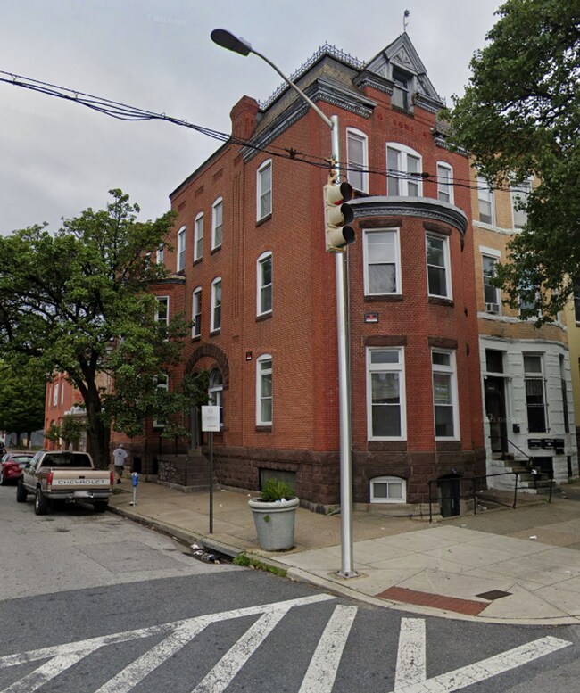 Building Photo - 2 W 21st St