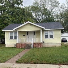 Building Photo - 1034 S Stewart Ave