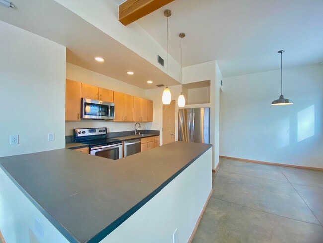 Building Photo - Contemporary Retreat on Dunlap St.