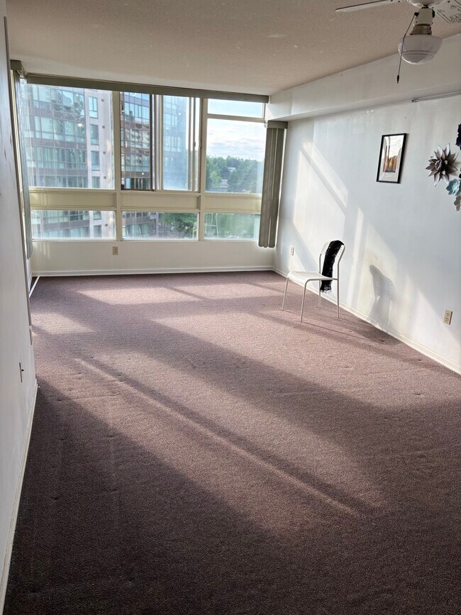 Photo du bâtiment - 3233 Eglinton Av E