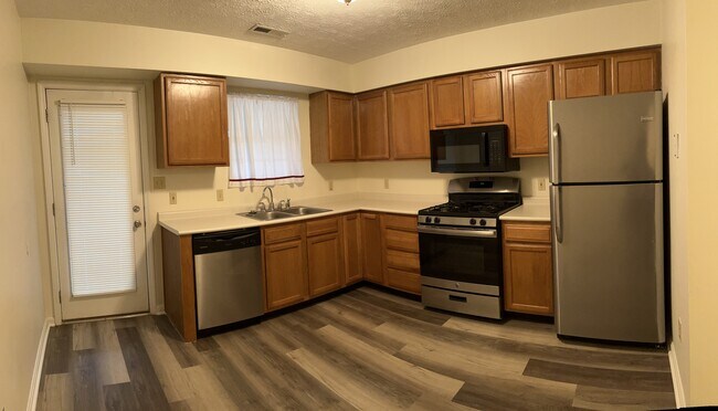 Building Photo - 2604 Main St