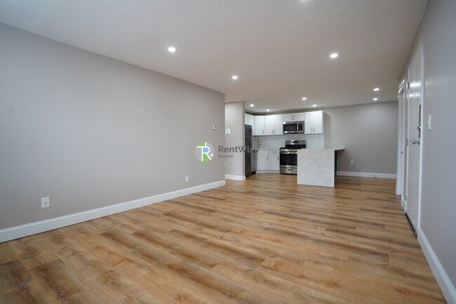 Building Photo - 971 Fellsway