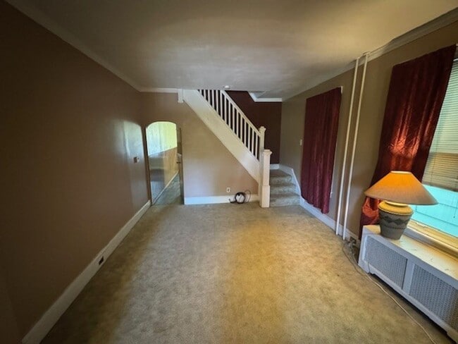 Building Photo - 4 bedroom 1.5 bath