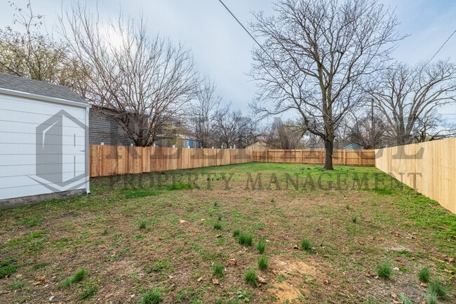 Building Photo - 1631 S Fern St